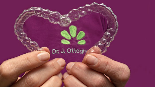 Invisalign Kieferorthopädie Dr. Ottogreen Hamburg